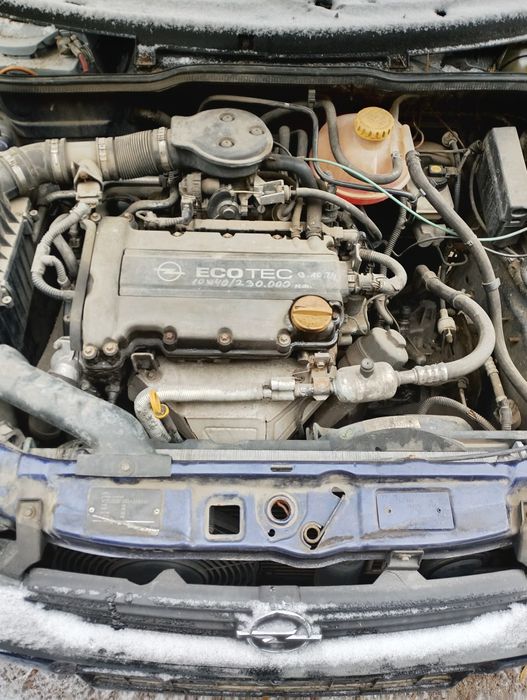 Опел  корса  1.4