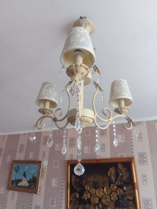 Срочно продам люстру в стиле Прованс