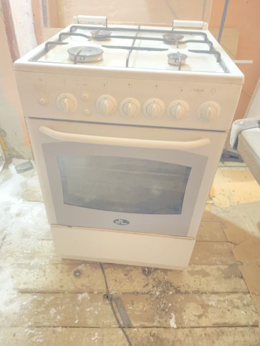 Продам газовую плиту