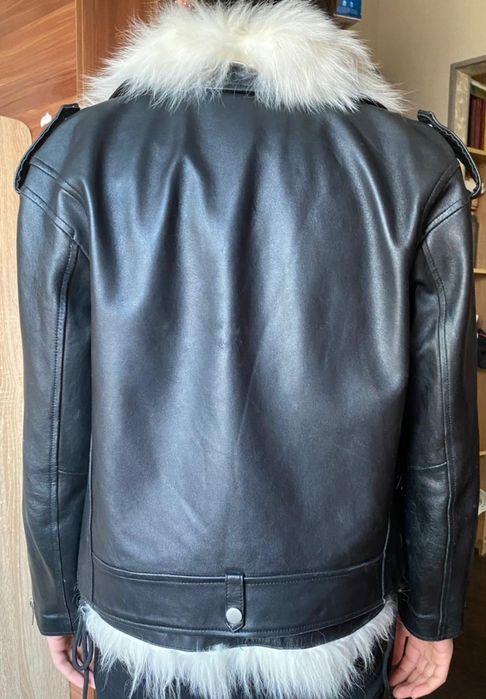 Кожаную куртку продам