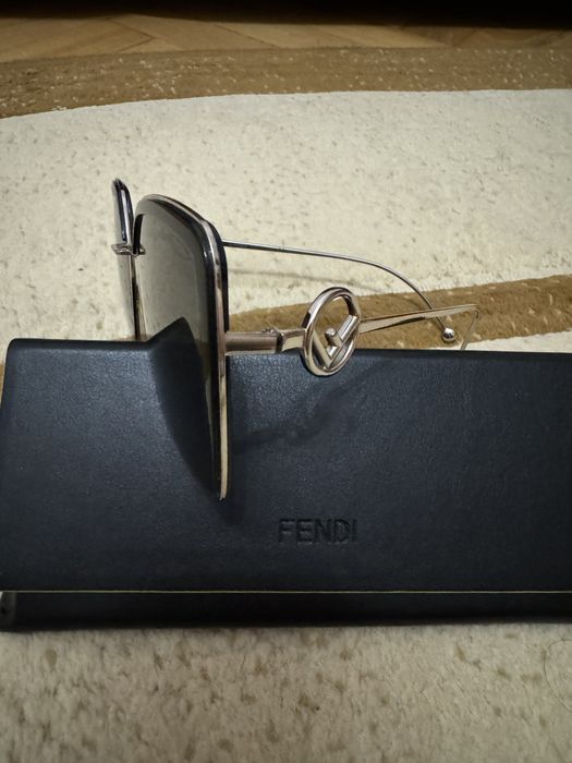 Слънчеви очила на Fendi