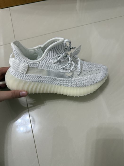 Adidasi Adidas yeezy