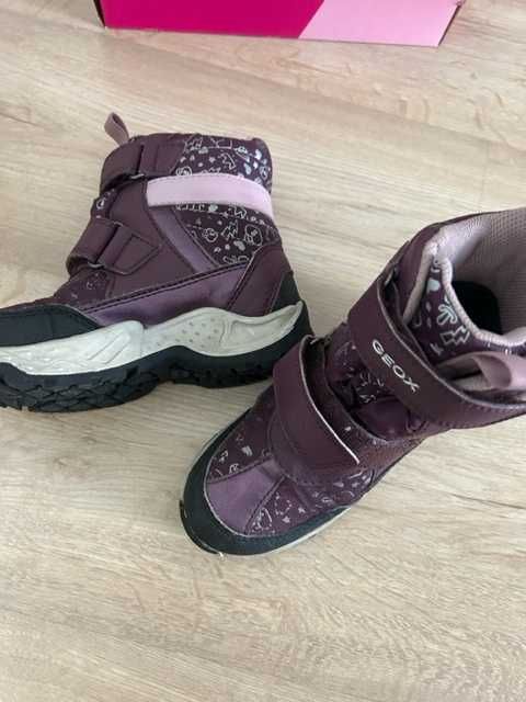 Продам хорошую обувь детскую