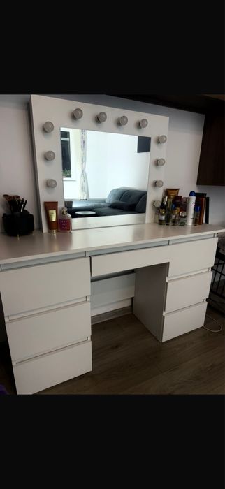 Vand masuta de make up