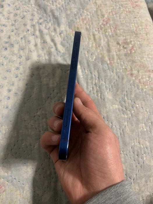 Продам айфон 12