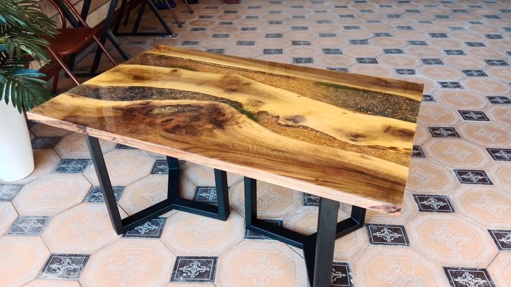 Столы из эпоксидной смолы.