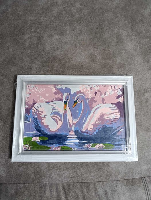Картина по номера "Лебеди", завършена, готова за окачване, в рамка