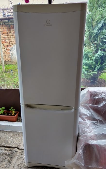 Хладилник с фризер