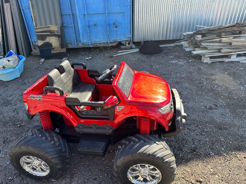 Игровые машинки.