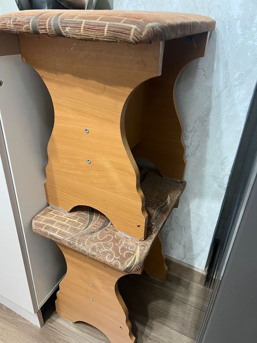 Стол и стулья для кухни