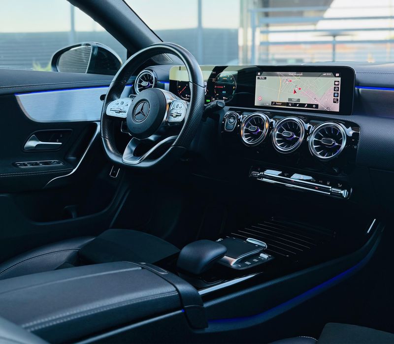 Mercedes-Benz CLA 250e AMG Line Plug-In Hybrid 218 CP | 2021 | Night Black Metallic |