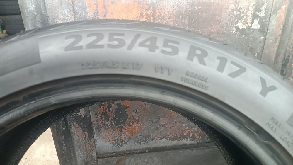225/45/17 Continental