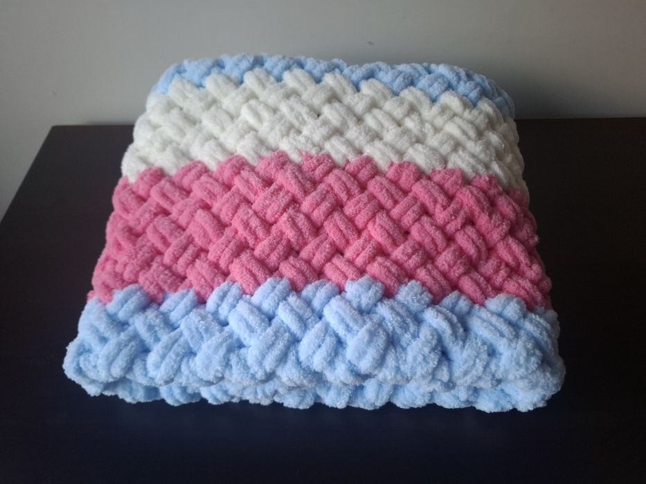Ръчно плетено бебешко одеяло