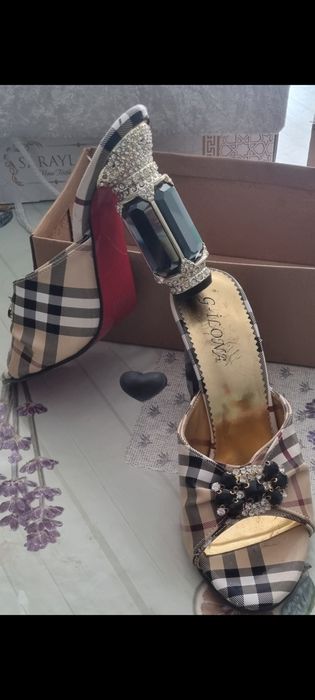 Vand sandale din Turcia