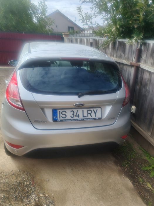 Vând Ford Fiesta