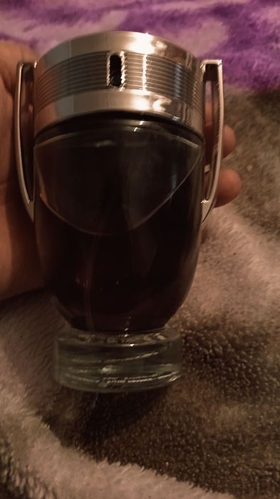 Vând parfum nou nouț