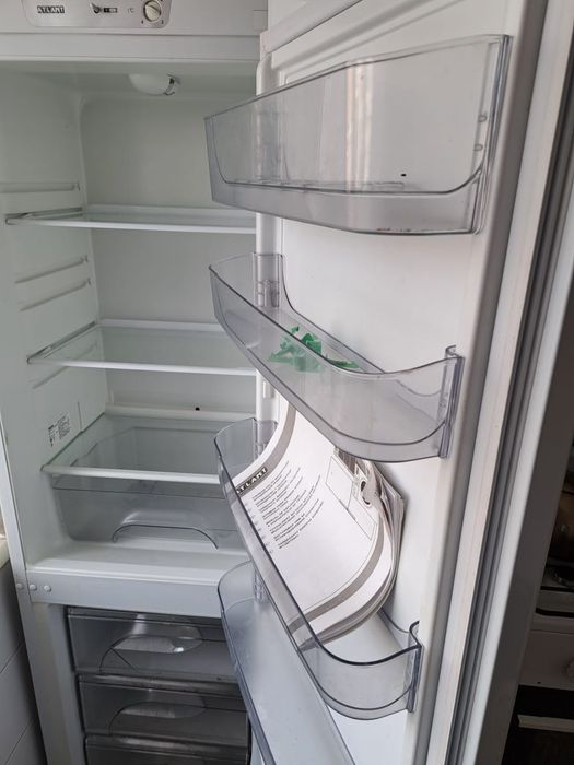 Диван, холодильник