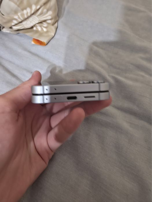 Samsung Z Flip 6 (inca in garantie)