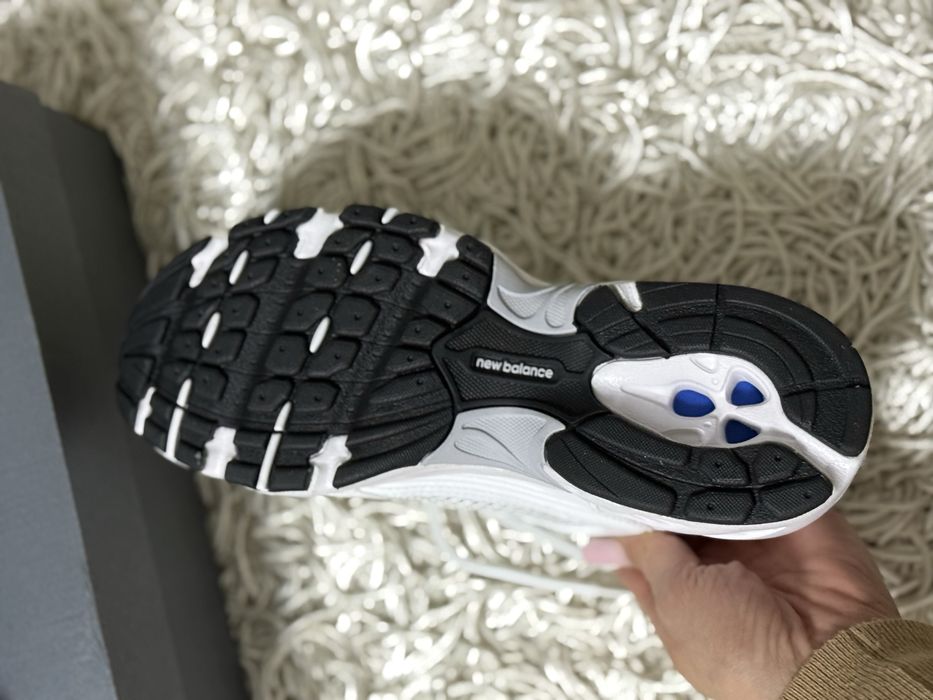 Adidasi New Balance  marime 40