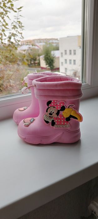 Продам детские резиновые сапоги