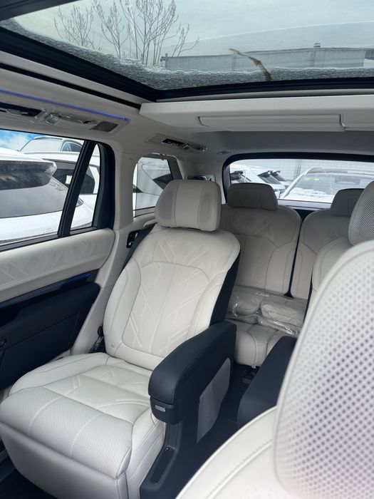 ZEEKR 9X ultra 70kv  sedena aylanadi  oqa oq salon srochna