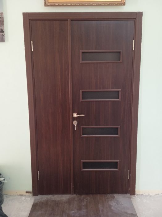 Eshik sotiladi kichkinasidan 4 ta. 1ta oynali .bita zalga mosidan bor