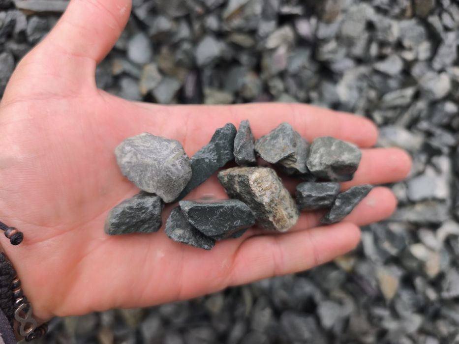 Granit piatra decorativa gri antracit pt alei grădini amenajari ext