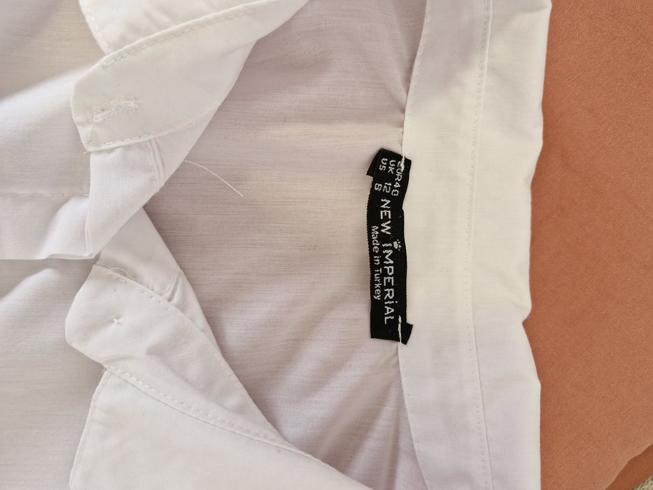 Елегантна бяла риза