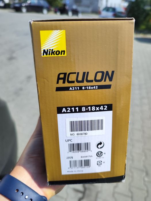 Binoclu Nikon aculon