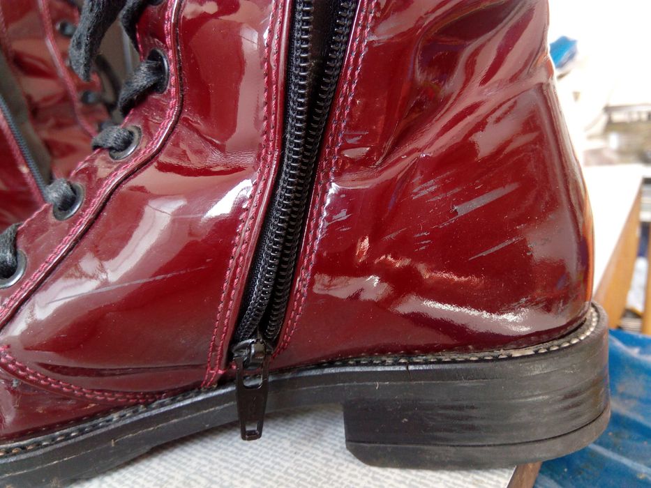 Дамски лачени боти с цип