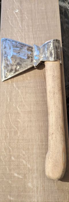 Брадва ръчна изработка