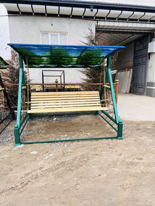 Xar xil turdagi kachulelar va stol ustulla