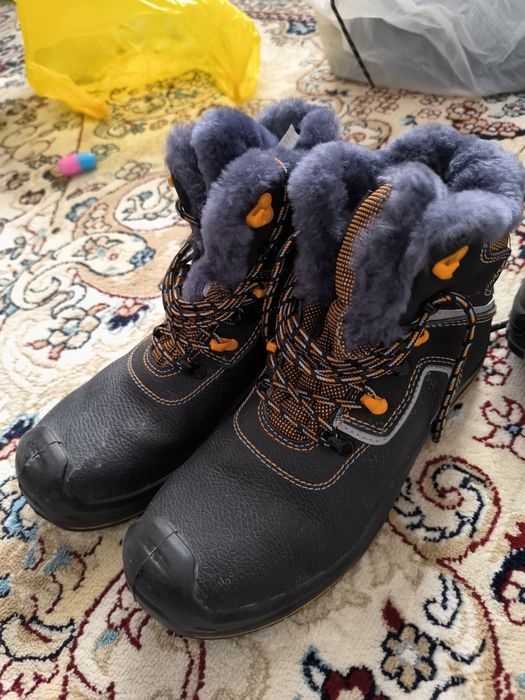 Продам рабочие ботинки