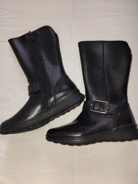 Нови детски ботуши Clarks.Естествена кожа.