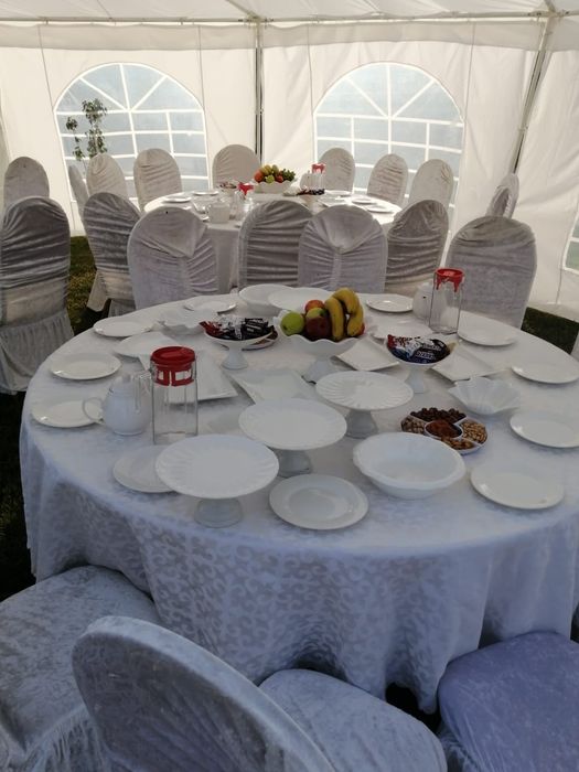 Столы стуля посуды