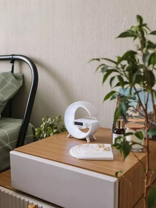 Tungi chiroq Smart Simsiz Zaryadlash Lampasi + Bluetooth karnayi bilan