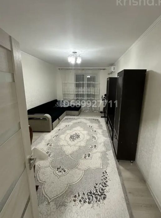 Кілем диван кухынный уголок стол стуля