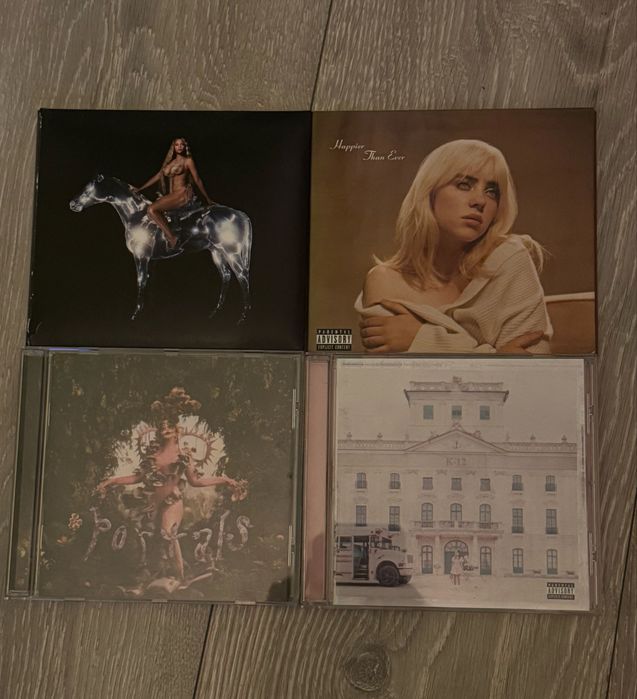 Cd-та на Billie Eilish,Beyoncé и Melanie Martinez
