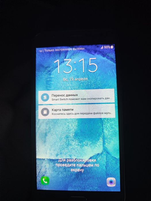 Samsung Galaxy J7 (2016) Gold, экран в идеале, треснута только защита