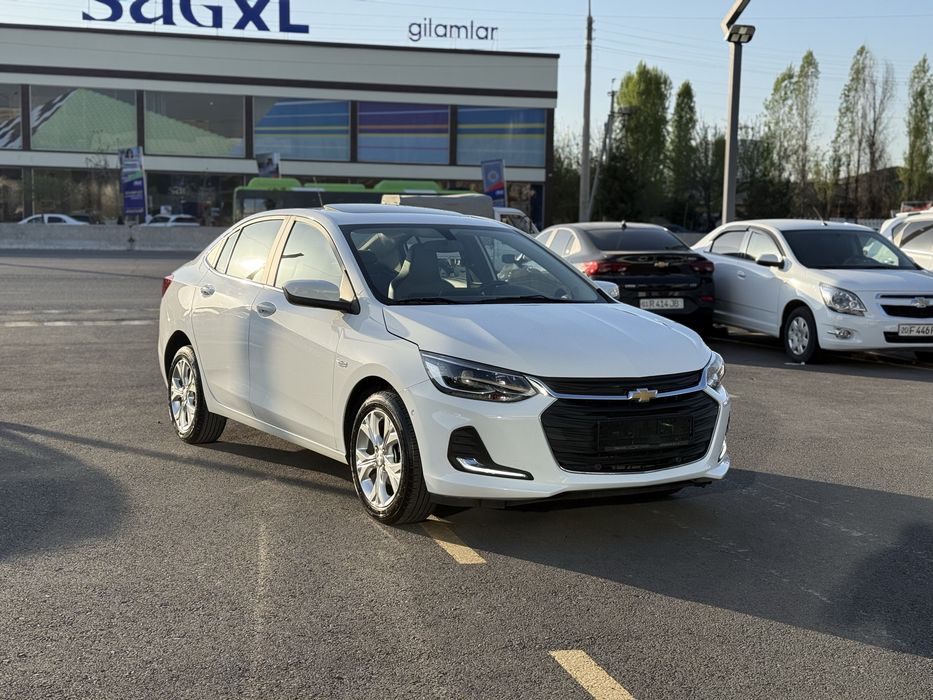 Chevrolet Onix Premier 2