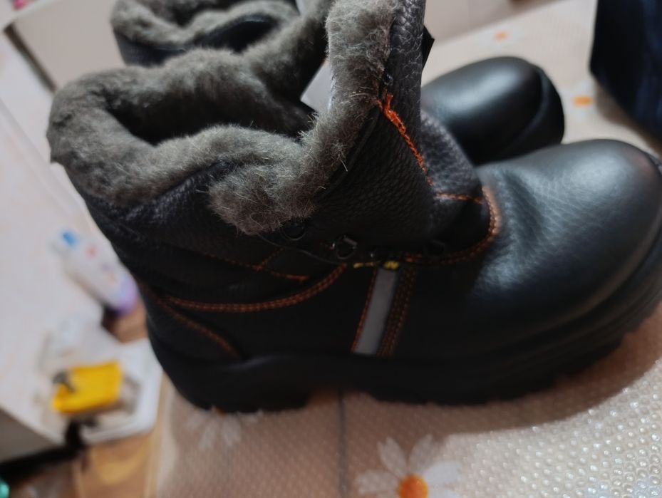 Ботинки рабочие зимние. 40 размер