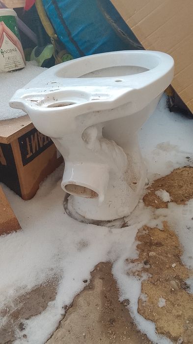 Продам унитаз без бочка