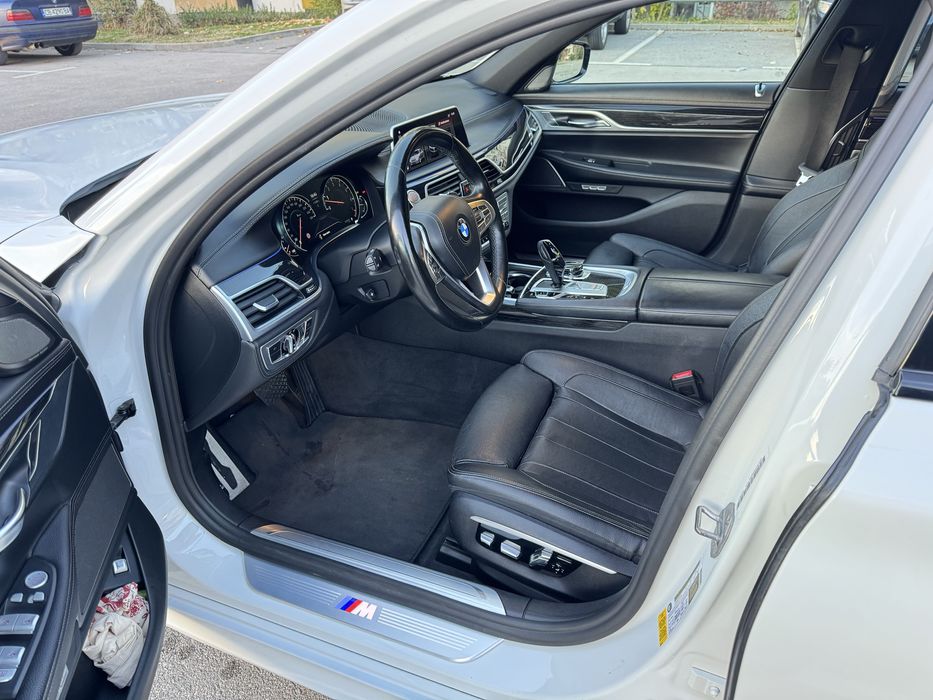 BMW 740Li сервизна книжка