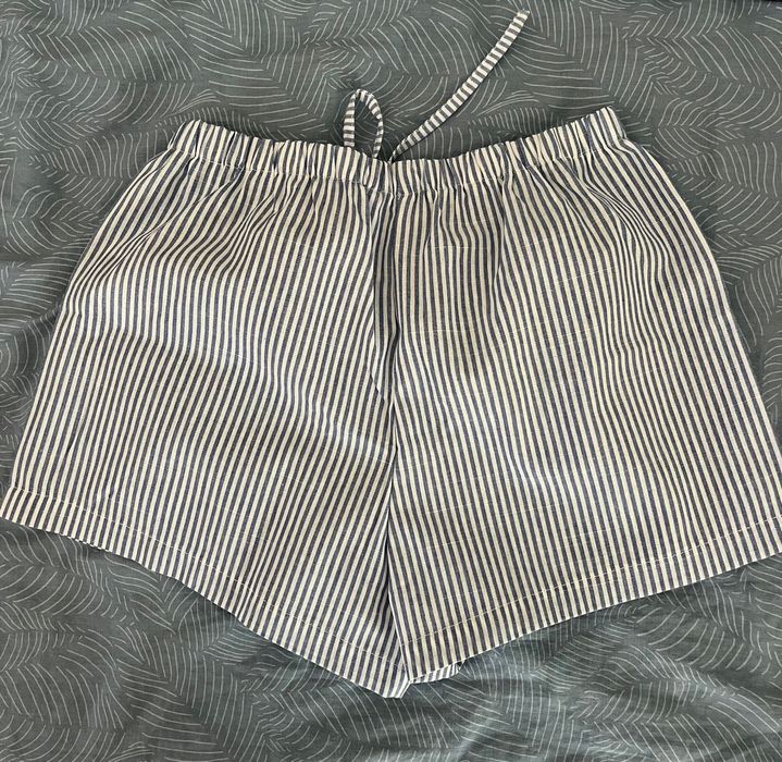 Раирани дамски къси панталони с ластик