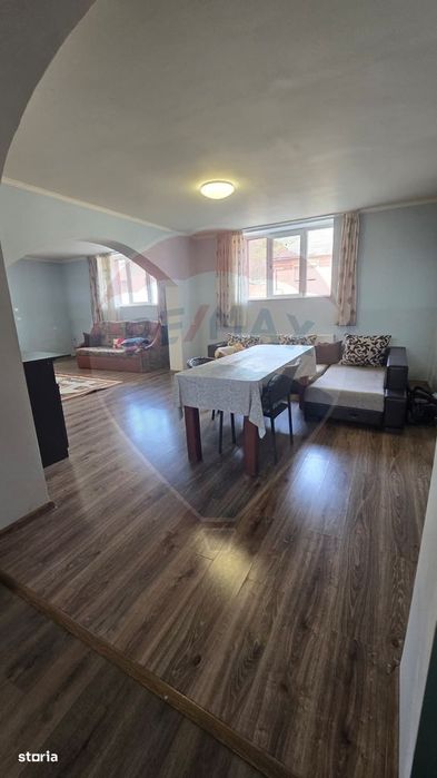 Casă / Vilă cu 5 camere de vânzare