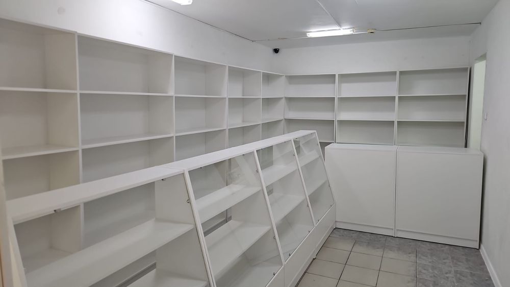 Продам витрины стеллажи полки