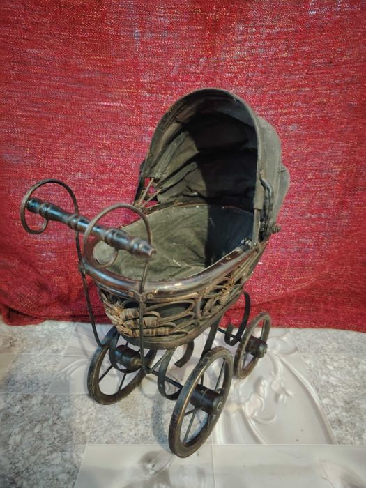 Ornament grădină,  cărucior vechi ornamental