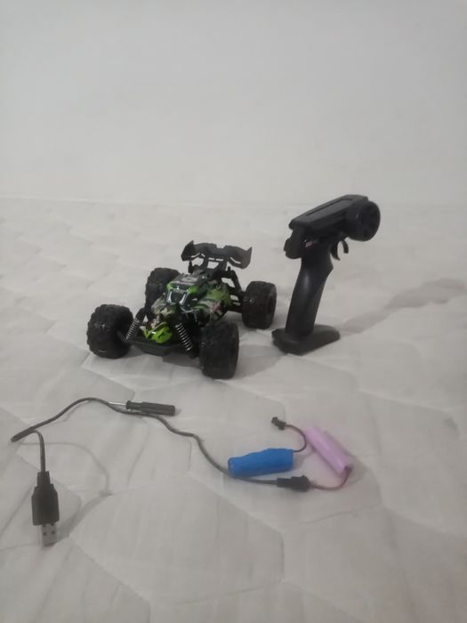 Vand masinuta cu telegomandă