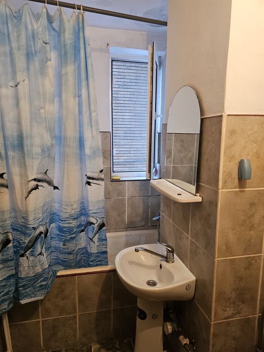 Inchiriez apartament