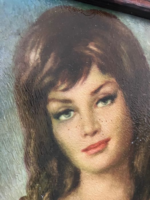 Картина на млада жена  40/52см
